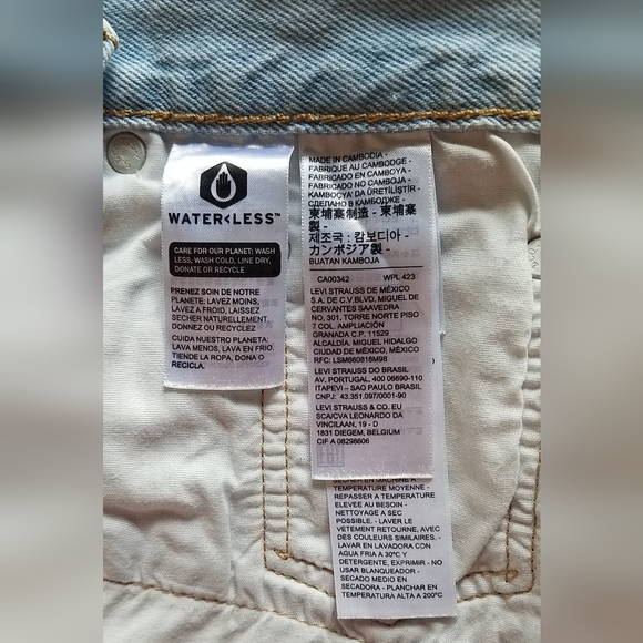 Women's Levi's Original 501 Buttonfly Shorts - Picture 3 of 8